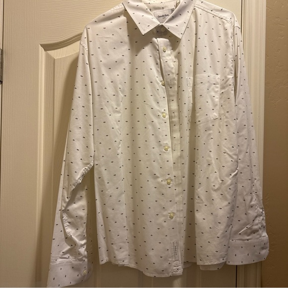 Goodfellow & Co Other - Goodfellow & Co White Button Down Shirt with Subtle Pattern